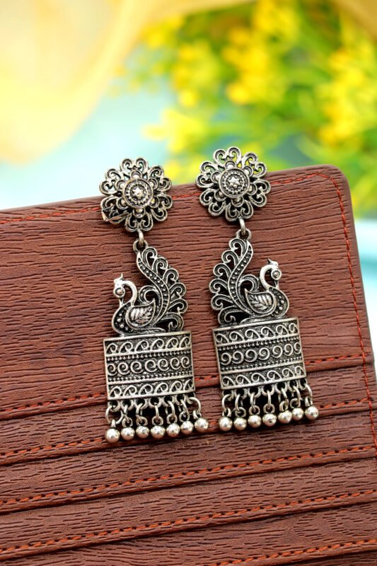 Key Features: Elegant teardrop design Black and gold combination with pearl drop Intricate metal carving Lightweight and durable Description: Add a hint of sophistication with these Black and Gold Teardrop Earrings. Their elegant design pairs beautifully with both ethnic and fusion outfits.